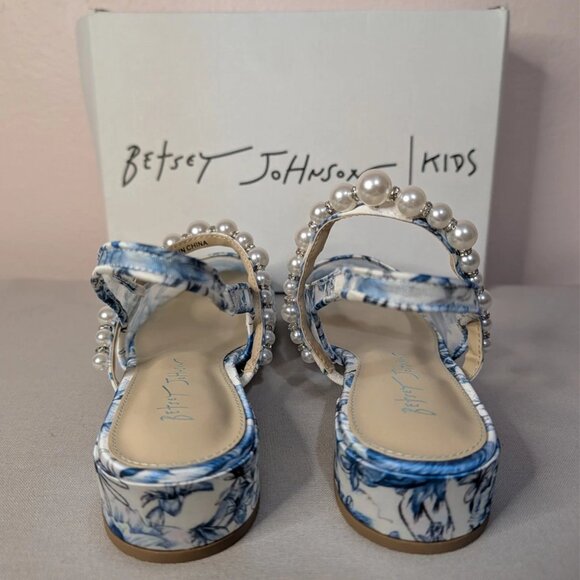 NEW Betsey Johnson Kids Floral Pump Size 5 Blue White Toile Pearl Strap Heel - Picture 6 of 9
